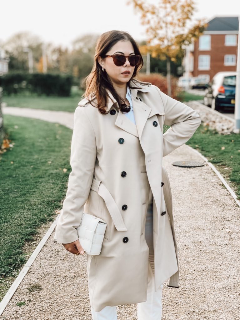 Trench coat white trousers all white boots and bag Autumn / spring outfit.