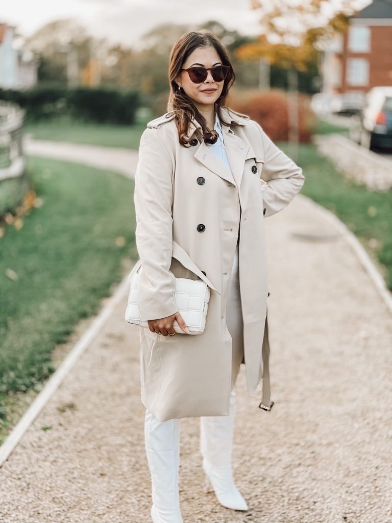 Trench coat white trousers all white boots and bag Autumn / spring outfit.