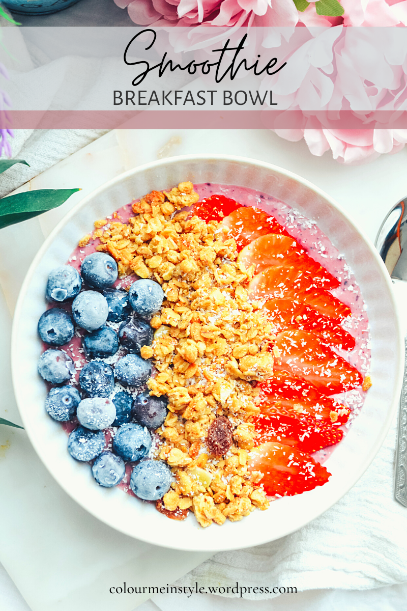 Berry smoothie breakfast bowl