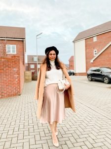 French Style dressing with neutral beige tones. Beret, satin skirt camel coat and a Bottega Veneta bag. Parisian style | french girl style