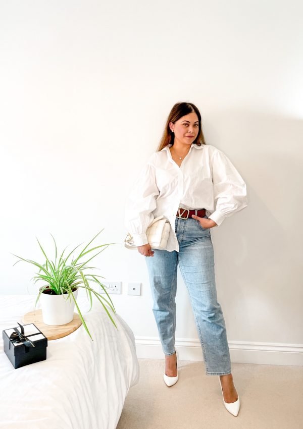 White shirt outfit with blue jeans. French style model off duty look