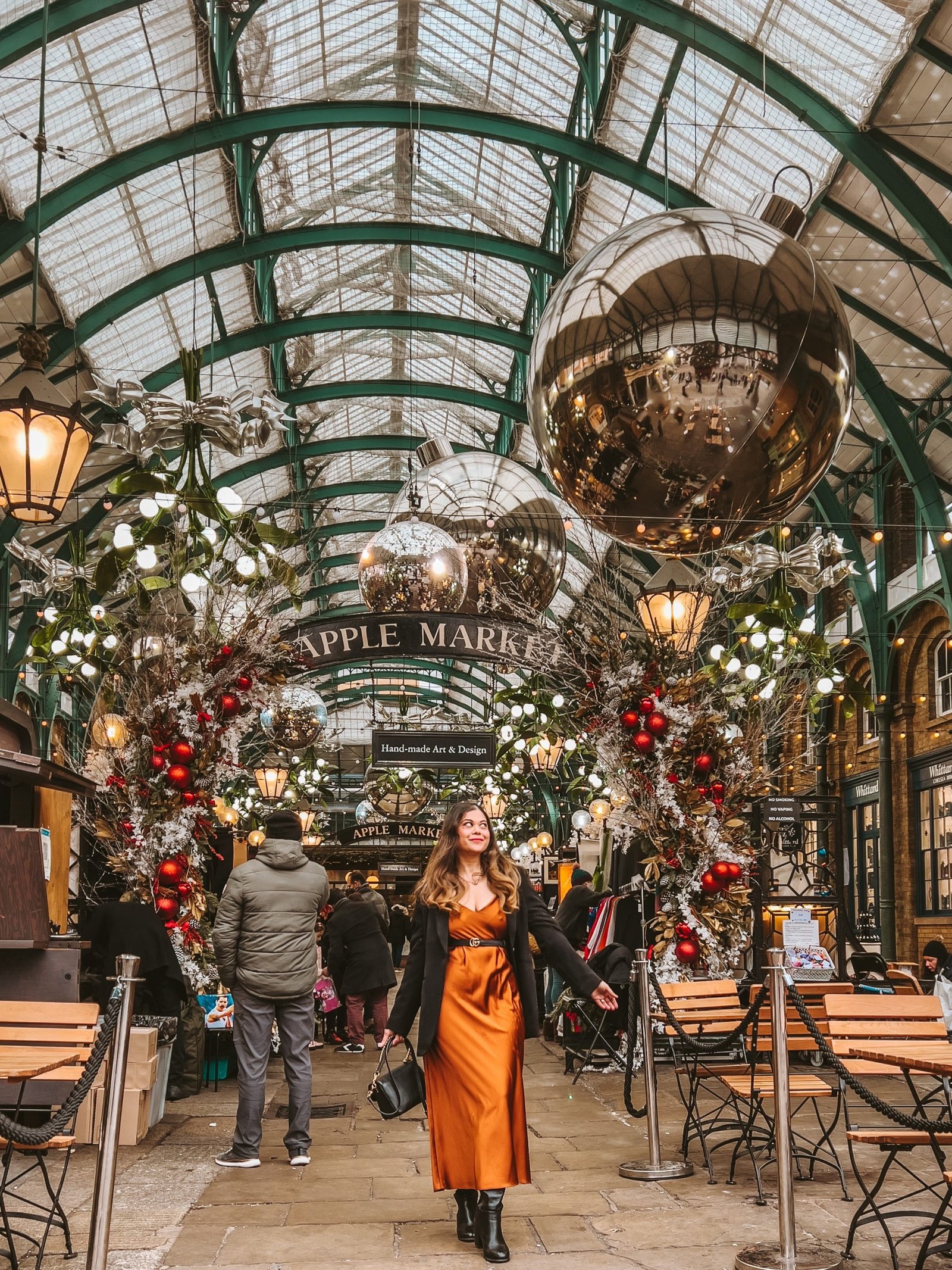 Covent garden most instagrammable places in london - Apple Market 