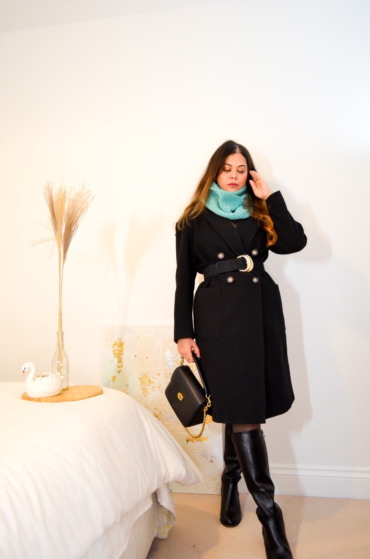 Winter outfit ideas with black coat and waist belt