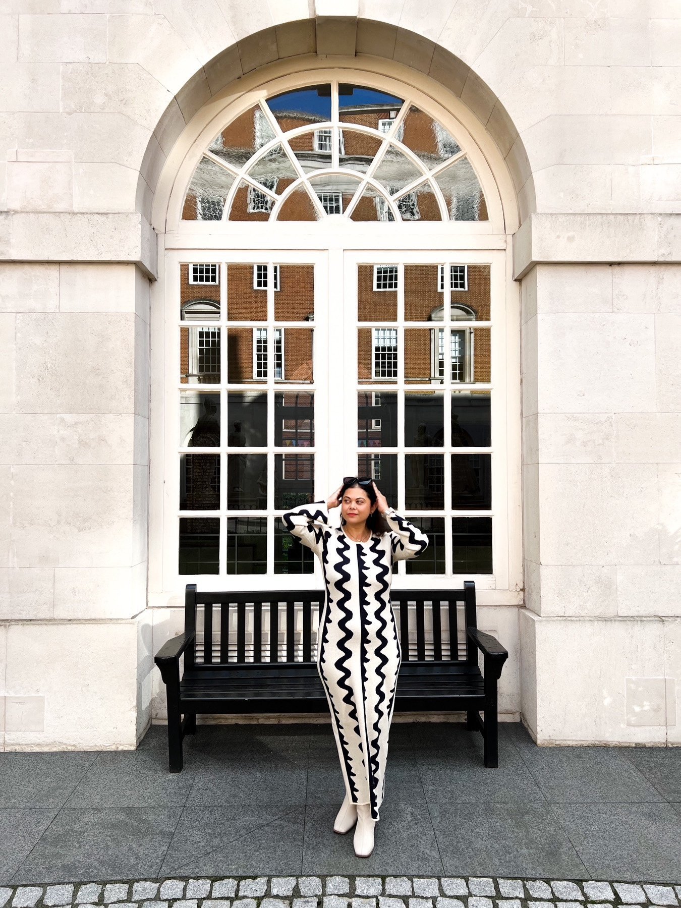 A woman in her maxi black and white knit dress for autumn. Best Autumn outfit for 2023