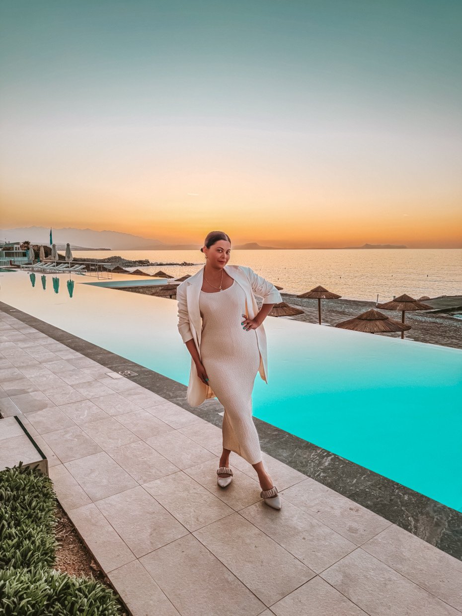 Neutral outfits | H&M Crinkled dress | Outfit ideas| What to pack for a trip to Greece | What to wear in Greece